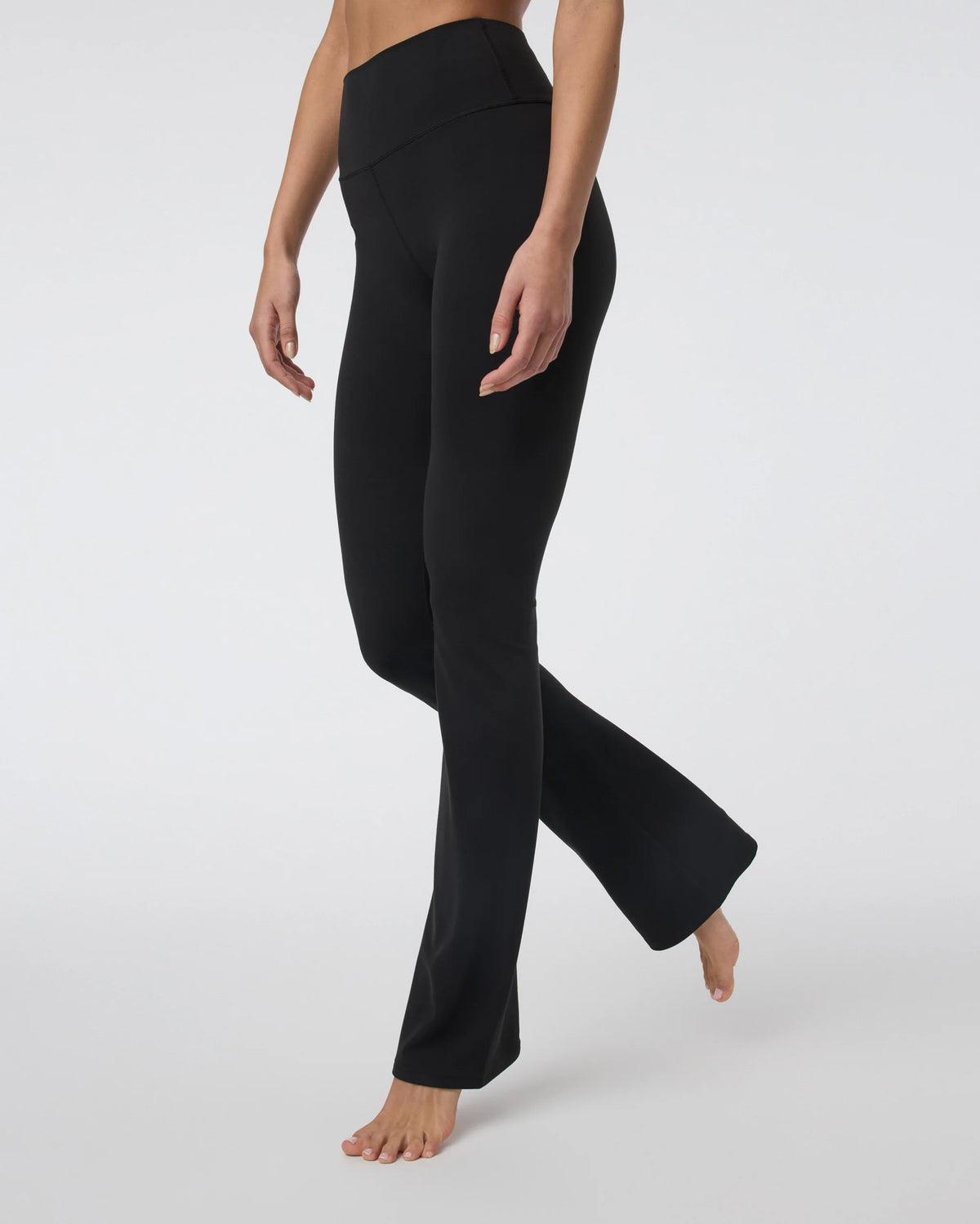 Vuori AllTheFeels™ Slim Flare - Short