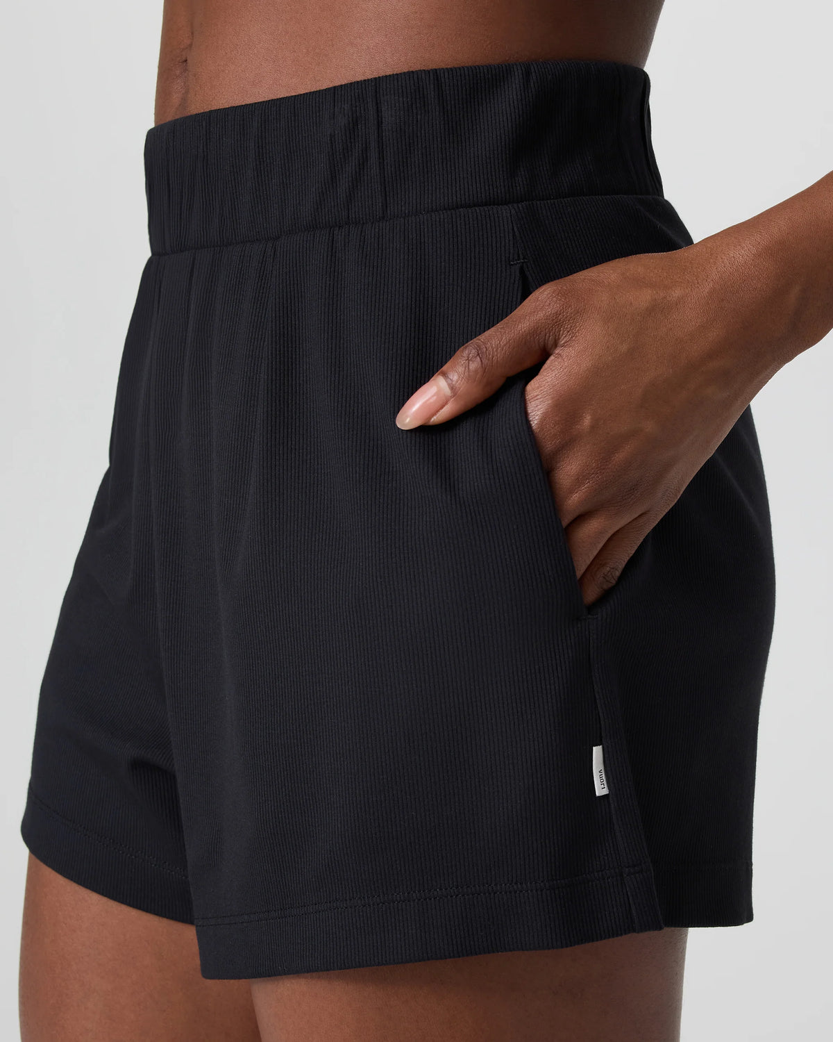 Pose Short